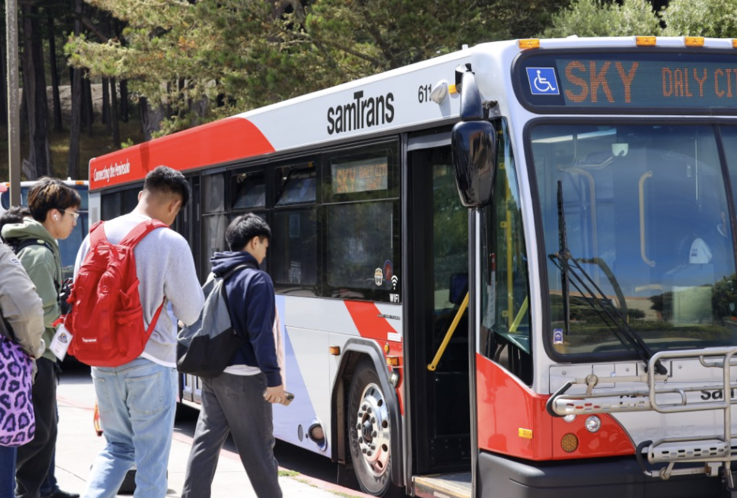 Students boarding the SamTrans SKY Route at Skyline College.