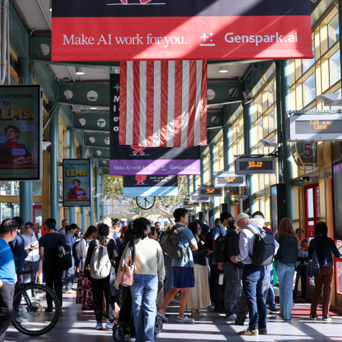 Large crowd of riders boarding Caltrain at San Francisco Station